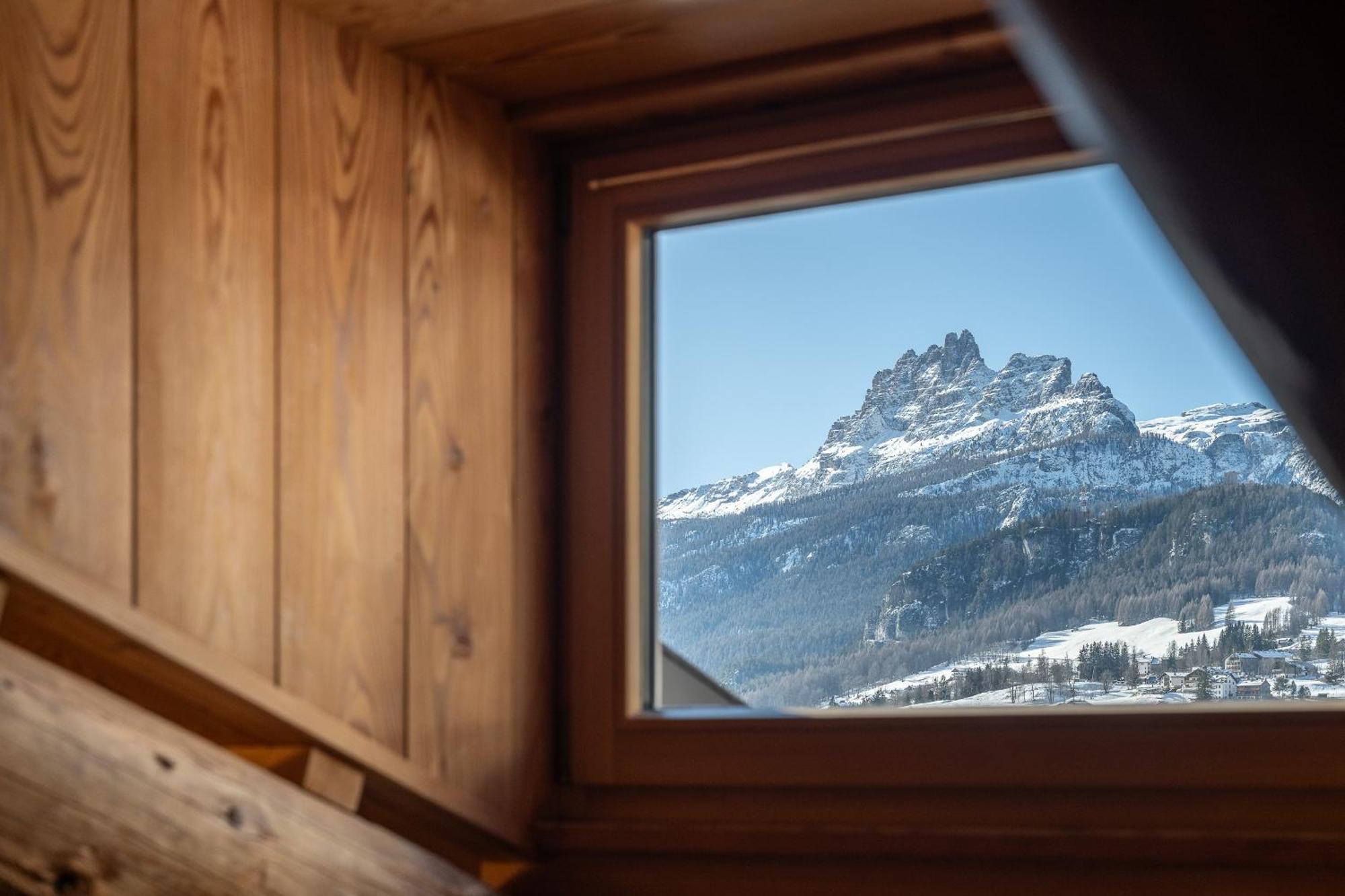 Cortina Lodge กอร์ตินาดัมเปซโซ ภายนอก รูปภาพ
