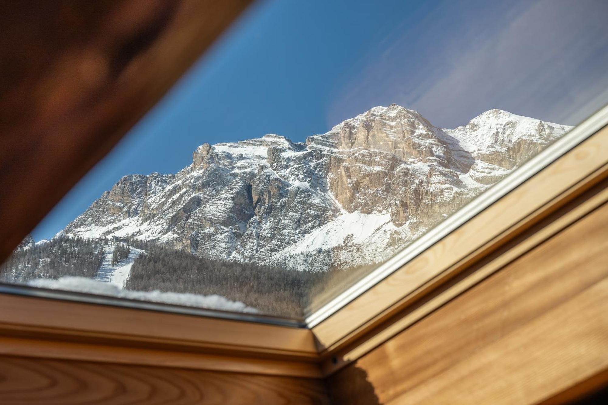 Cortina Lodge กอร์ตินาดัมเปซโซ ภายนอก รูปภาพ